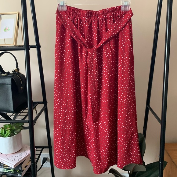 red and white polka-dot skirt. - Picture 2 of 4